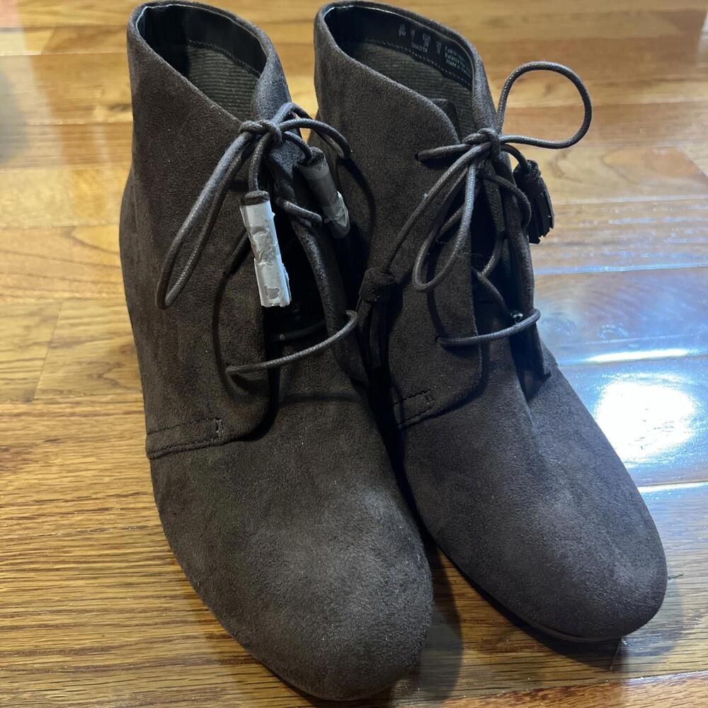 DR. SCHOLLS ANKLE BOOTIES FAUX SUEDE LACEUP TASSLE BROWN SIZE 9M WEDGE SHOES